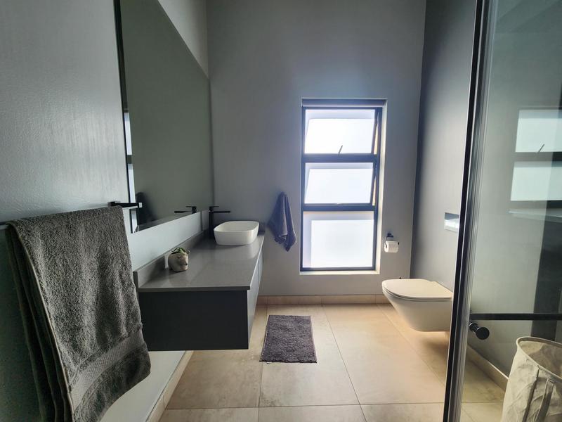 5 Bedroom Property for Sale in Heron Banks Golf Estate Free State